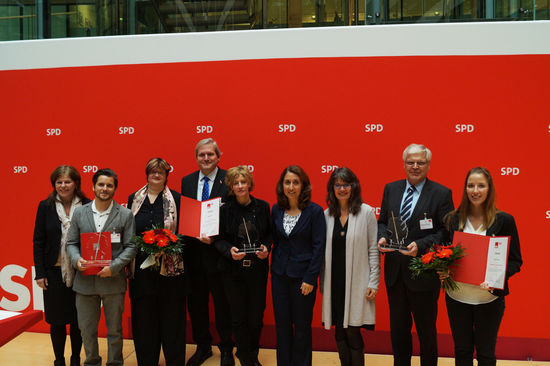 Foto: Christiane Breuer, stellv. Bundesvorsitzende AGS; Philipp Kühn/workeer.de; Margret Zauner, Senatsverwaltung; Jürgen Wittke, Handwerkskammer Berlin; Barbara Meyer/Arrivo Berlin,Staatsministerin Aydan Özoguz, Beauftragte der Bundesregierung für Migration, Flüchtlinge und Integration; Babette Reimers, Mitglied Bundesvorstand AGS; Klaus Gurack/STC GmbH | Quelle: SPD